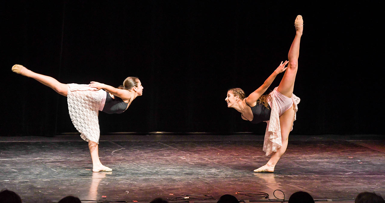 Picture of two ballet dancers performing on a stage
