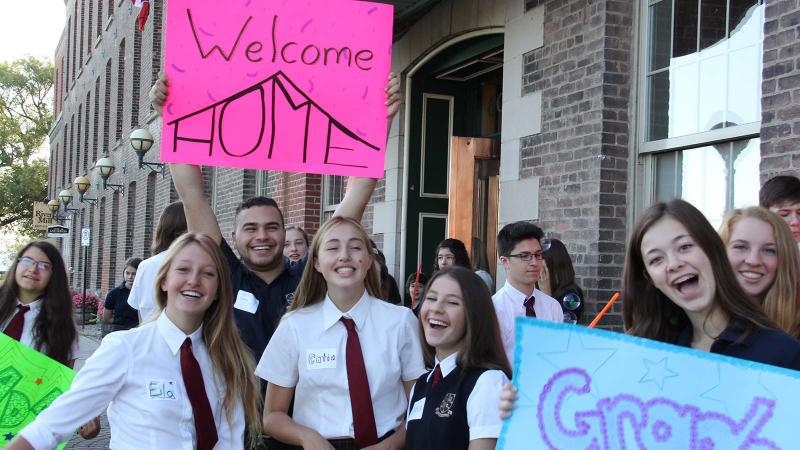 Picture of students holding up school spirit signs